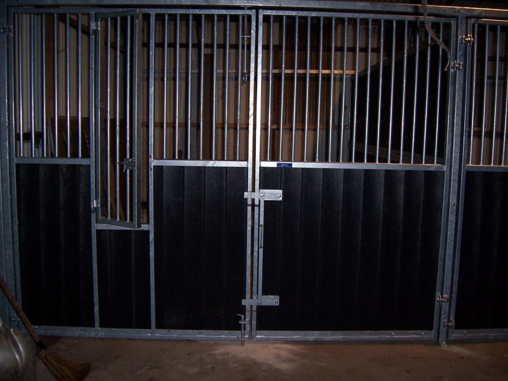 paardenstal met dubbele deuren Gaasbeek Constructie