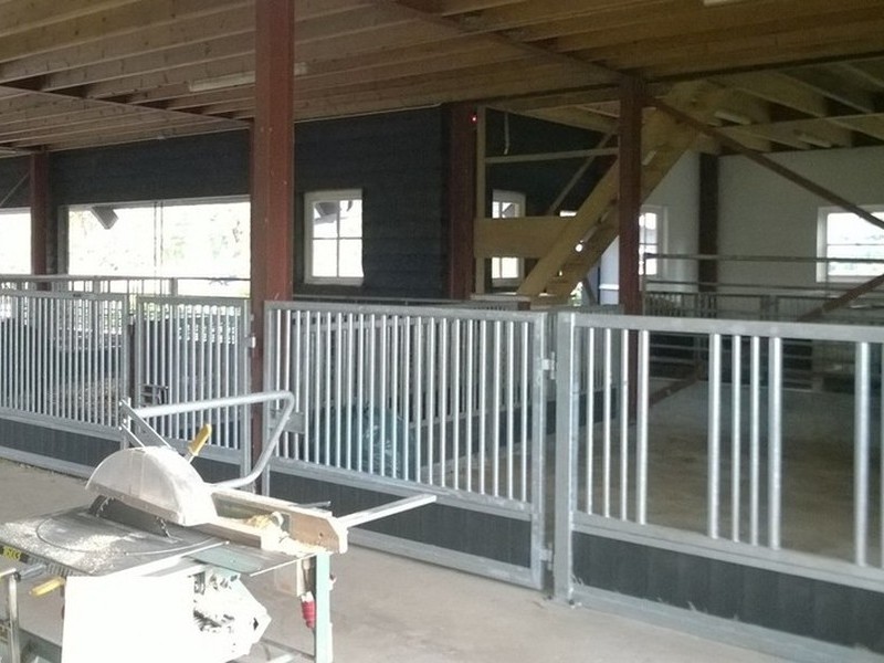 veulenvoerhek en stalhek Gaasbeek Constructie